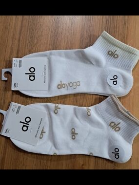 ALO Yoga White And Yellow Butter Ankle Athletic Socks with Beige Logo Accents